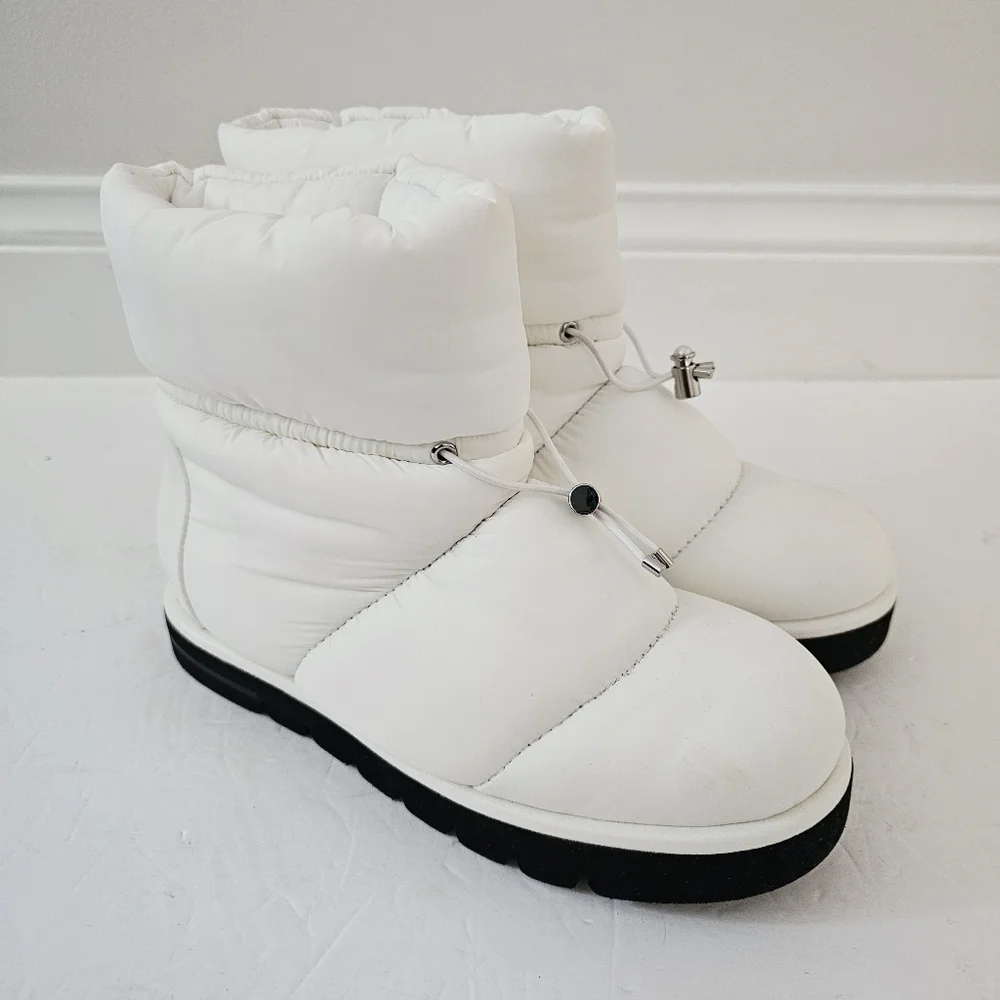 NEW Stuart Weitzman White Polar Lug Snow Boots Bootie Womens Size 7B